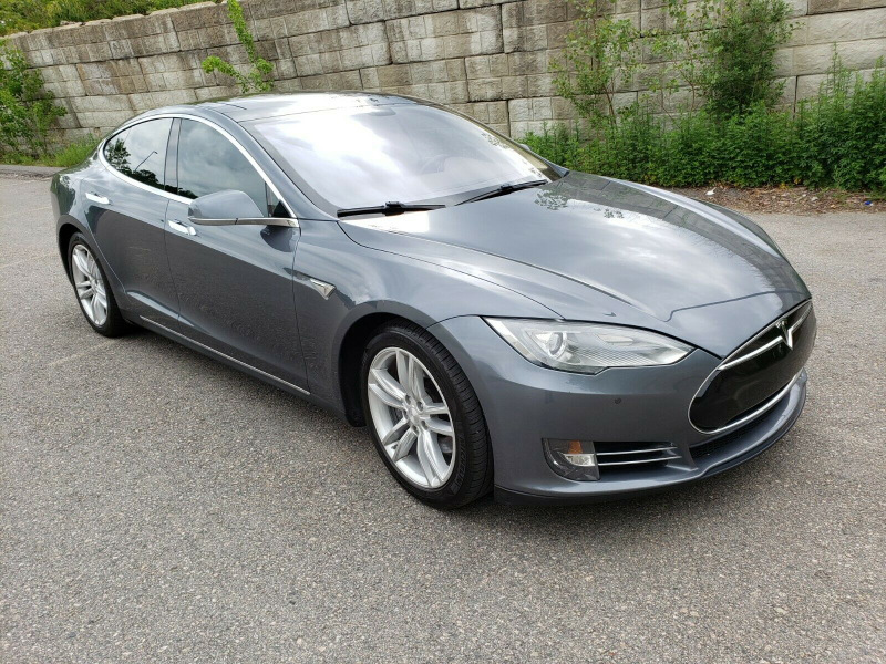 Illustration for article titled At $29,900, Could This 2013 Model S 85 Mean It’s Finally Time to Buy a Tesla?